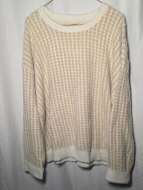 Thread & Supply Cream and Beige Houndstooth Crewneck Sweater
